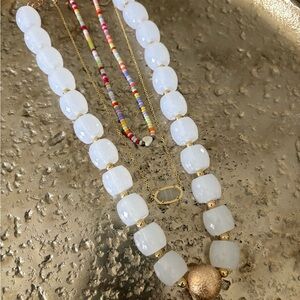 Elegant White and Gold Beaded Necklace